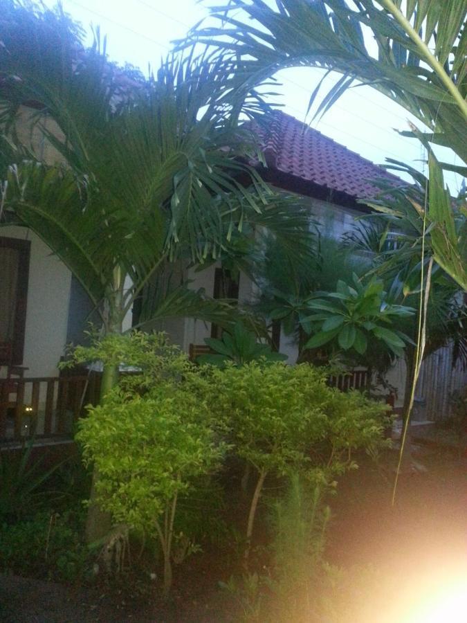 Family Bungalow Gili Meno Exterior photo