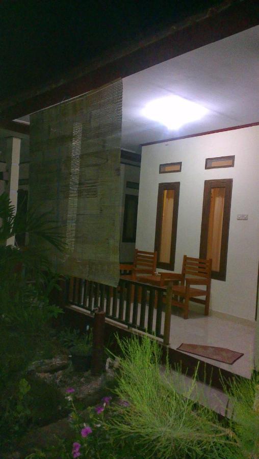 Family Bungalow Gili Meno Exterior photo
